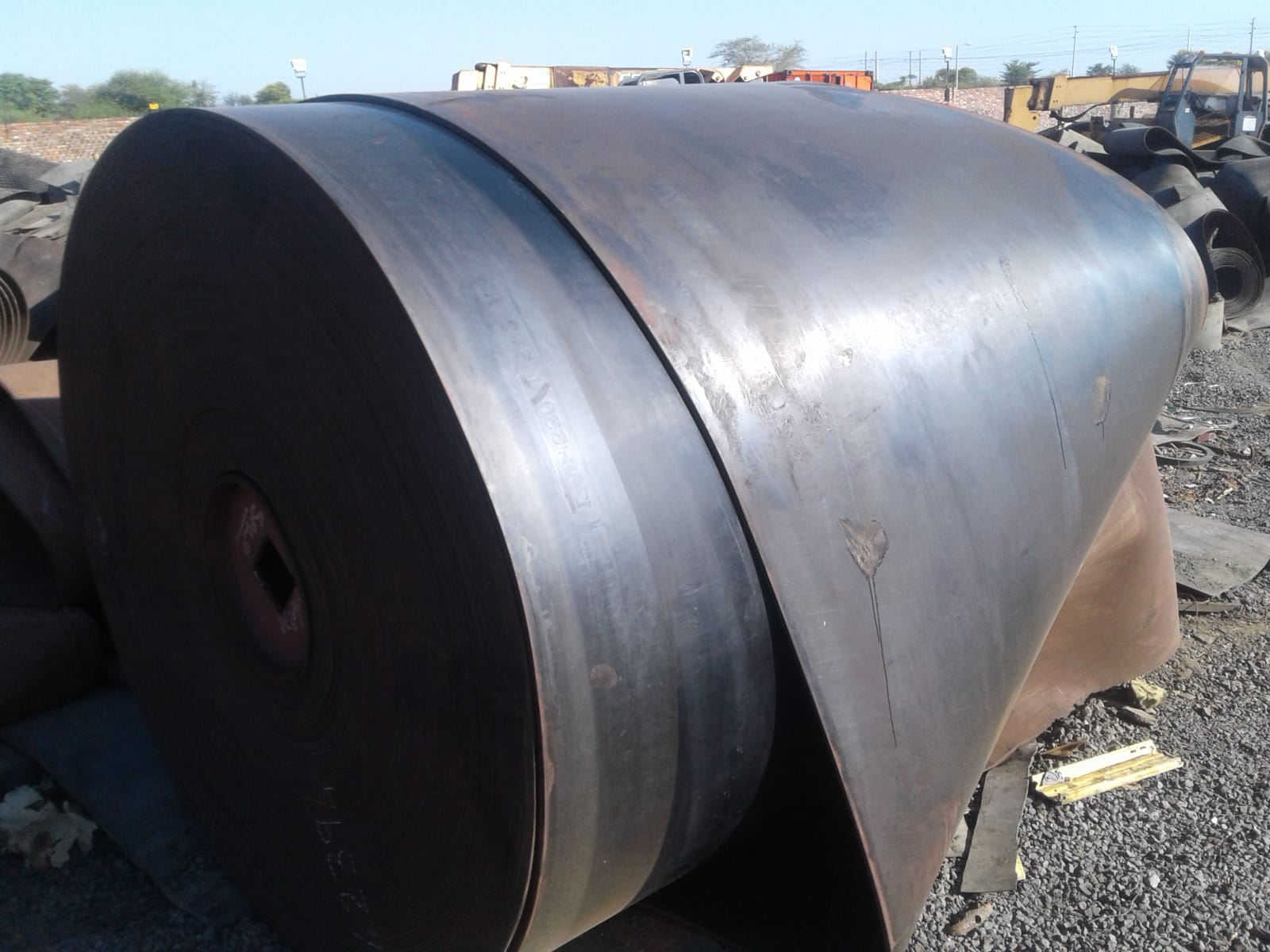Conveyor belt roll